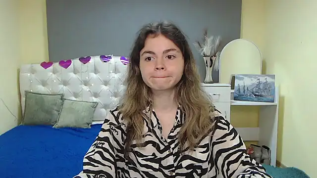 TinaRedly online show from September 2025 05:24:02 PM