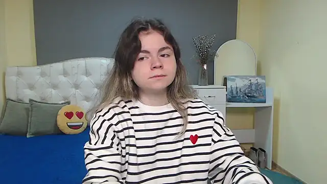 TinaRedly online show from November 2025 12:06:01 PM