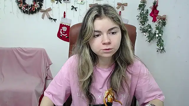 TinaRedly online show from December 2025 06:45:01 PM