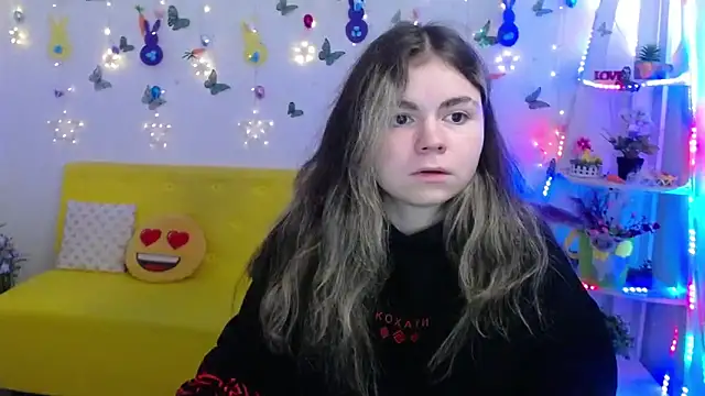 TinaRedly online show from April 2026 06:17:01 PM