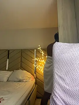 kellya  online show from February 2025 11:00:01 PM