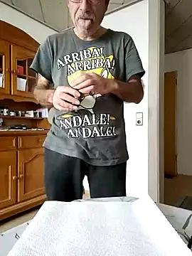 Snapshot of bottomhairy chatting on December 2024 11:44:01 AM bottomhairy online show from December 2024 11:44:01 AM