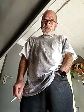 bottomhairy online show from April 2026 09:36:02 AM