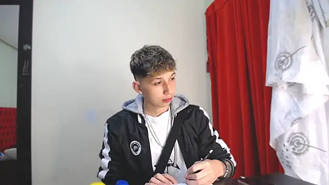 Snapshot of _Thomas_hot_ chatting on January 2025 09:31:01 PM Thomas hot online show from January 2025 09:31:01 PM