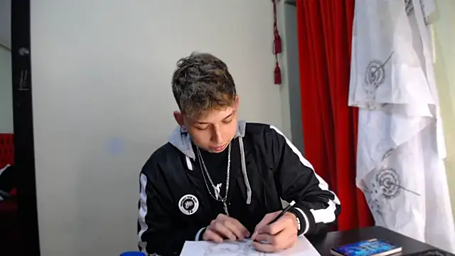 Snapshot of _Thomas_hot_ chatting on January 2025 08:54:02 PM Thomas hot online show from January 2025 08:54:02 PM