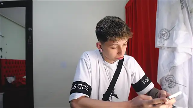 Snapshot of _Thomas_hot_ chatting on January 2025 03:35:01 AM Thomas hot online show from January 2025 03:35:01 AM