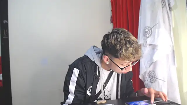 Snapshot of _Thomas_hot_ chatting on January 2025 09:00:01 AM Thomas hot online show from January 2025 09:00:01 AM