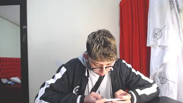 Snapshot of _Thomas_hot_ chatting on January 2025 04:11:01 PM Thomas hot online show from January 2025 04:11:01 PM