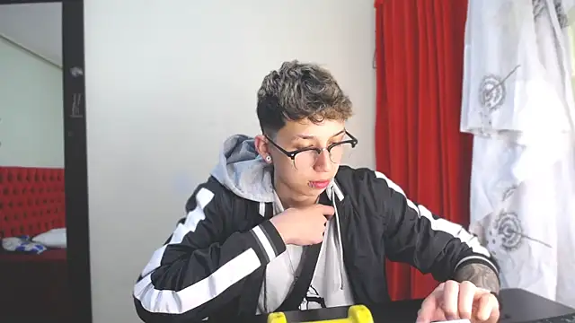 Snapshot of _Thomas_hot_ chatting on January 2025 07:13:02 PM Thomas hot online show from January 2025 07:13:02 PM