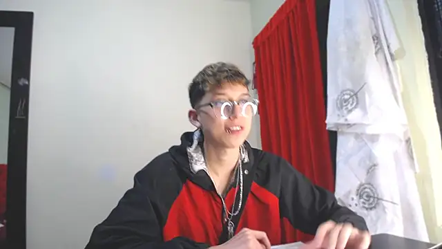 Snapshot of _Thomas_hot_ chatting on January 2025 11:08:01 PM Thomas hot online show from January 2025 11:08:01 PM