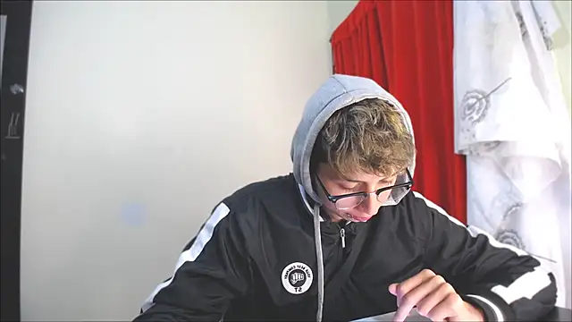 Snapshot of _Thomas_hot_ chatting on January 2025 09:02:01 PM Thomas hot online show from January 2025 09:02:01 PM