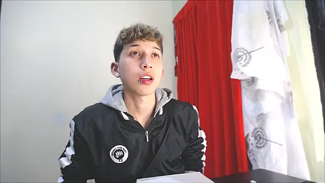 Snapshot of _Thomas_hot_ chatting on January 2025 05:16:02 PM Thomas hot online show from January 2025 05:16:02 PM