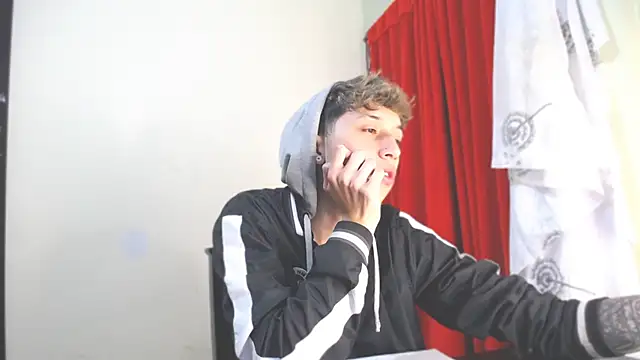 Snapshot of _Thomas_hot_ chatting on January 2025 02:33:01 AM Thomas hot online show from January 2025 02:33:01 AM