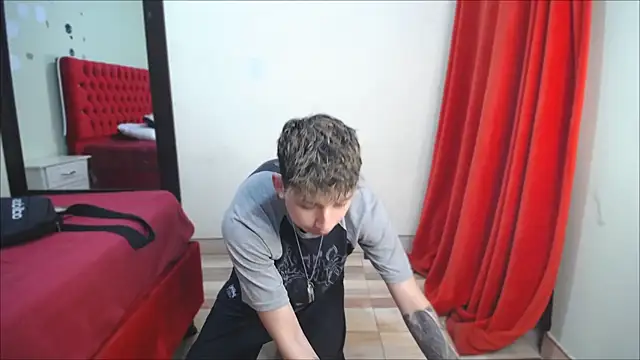 Snapshot of _Thomas_hot_ chatting on January 2025 02:08:02 PM Thomas hot online show from January 2025 02:08:02 PM