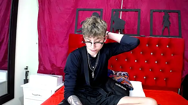 Snapshot of _Thomas_hot_ chatting on February 2025 12:19:01 AM Thomas hot online show from February 2025 12:19:01 AM