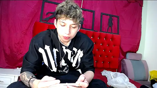 Snapshot of _Thomas_hot_ chatting on February 2025 04:25:01 AM Thomas hot online show from February 2025 04:25:01 AM