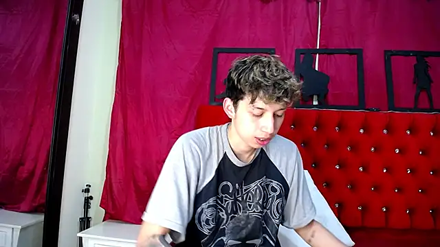 Snapshot of _Thomas_hot_ chatting on February 2025 07:15:02 AM Thomas hot online show from February 2025 07:15:02 AM