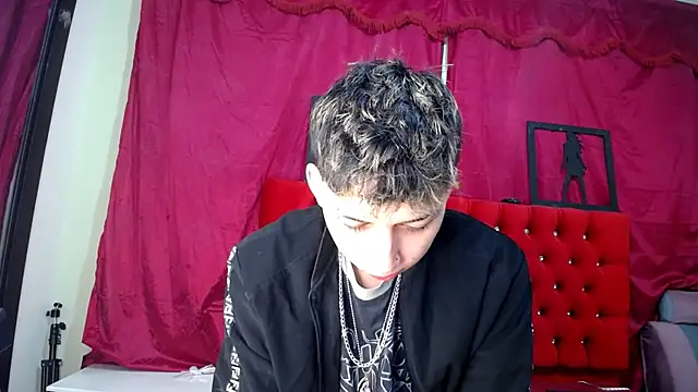 Snapshot of _Thomas_hot_ chatting on March 2025 12:52:02 PM Thomas hot online show from March 2025 12:52:02 PM