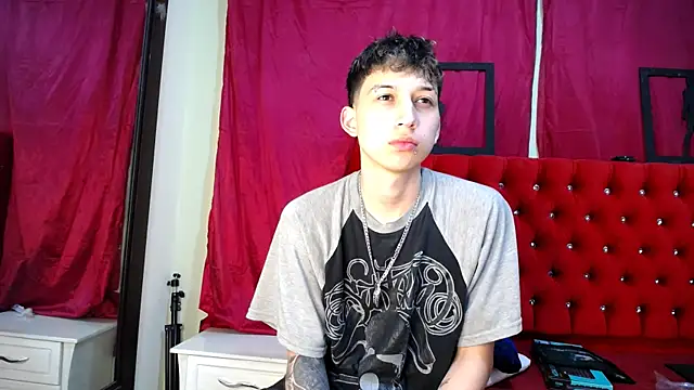 Snapshot of _Thomas_hot_ chatting on March 2025 01:48:01 PM Thomas hot online show from March 2025 01:48:01 PM