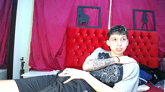 Snapshot of _Thomas_hot_ chatting on March 2025 11:14:01 PM Thomas hot online show from March 2025 11:14:01 PM