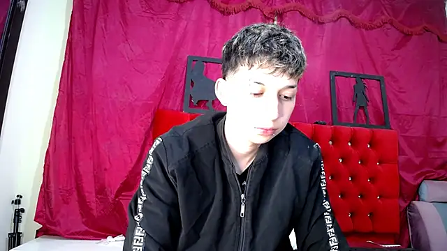 Snapshot of _Thomas_hot_ chatting on March 2025 02:41:02 AM Thomas hot online show from March 2025 02:41:02 AM