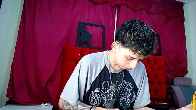 Snapshot of _Thomas_hot_ chatting on March 2025 09:00:02 PM Thomas hot online show from March 2025 09:00:02 PM