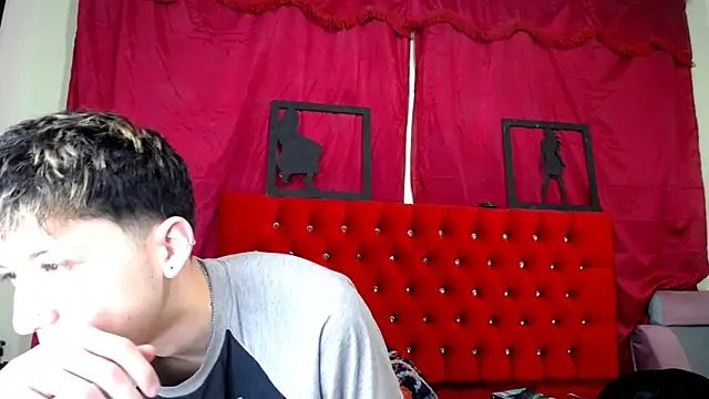 Snapshot of _Thomas_hot_ chatting on March 2025 05:50:02 PM Thomas hot online show from March 2025 05:50:02 PM