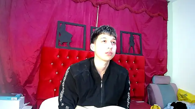 Snapshot of _Thomas_hot_ chatting on March 2025 06:26:02 PM Thomas hot online show from March 2025 06:26:02 PM