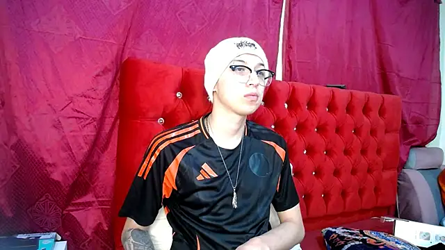 Snapshot of _Thomas_hot_ chatting on March 2025 02:27:01 AM Thomas hot online show from March 2025 02:27:01 AM