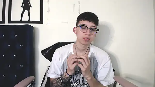 Snapshot of _Thomas_hot_ chatting on September 2025 02:04:01 AM Thomas hot online show from September 2025 02:04:01 AM