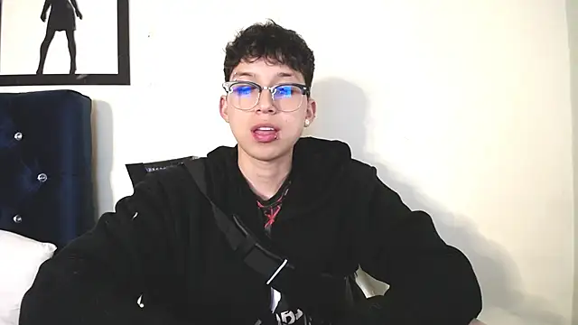 Snapshot of _Thomas_hot_ chatting on October 2025 01:35:01 AM Thomas hot online show from October 2025 01:35:01 AM