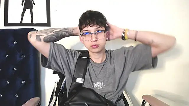 Snapshot of _Thomas_hot_ chatting on October 2025 01:19:02 AM Thomas hot online show from October 2025 01:19:02 AM