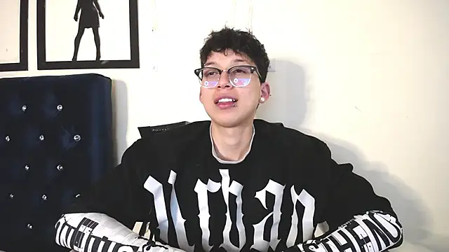 Snapshot of _Thomas_hot_ chatting on October 2025 04:24:02 AM Thomas hot online show from October 2025 04:24:02 AM