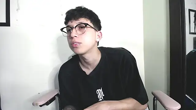 Snapshot of _Thomas_hot_ chatting on November 2025 05:40:02 AM Thomas hot online show from November 2025 05:40:02 AM