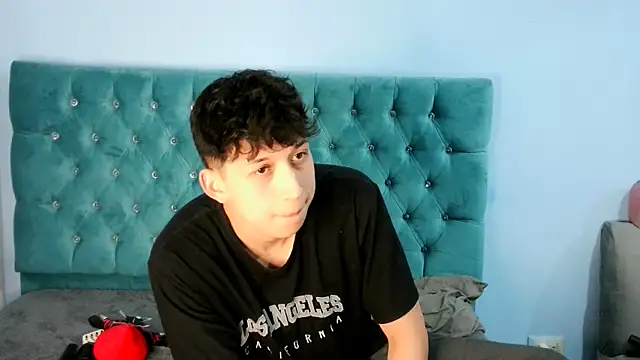 Snapshot of _Thomas_hot_ chatting on January 2026 04:37:02 AM Thomas hot online show from January 2026 04:37:02 AM