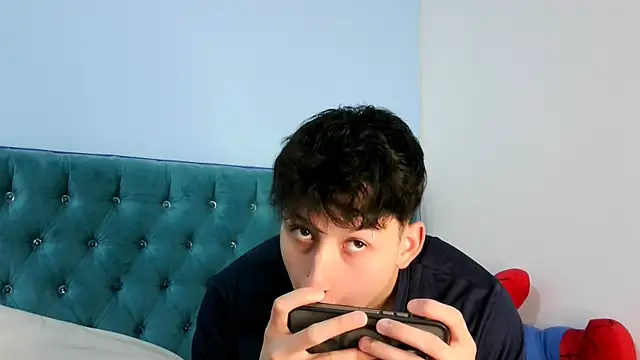 Snapshot of _Thomas_hot_ chatting on January 2026 01:51:01 AM Thomas hot online show from January 2026 01:51:01 AM