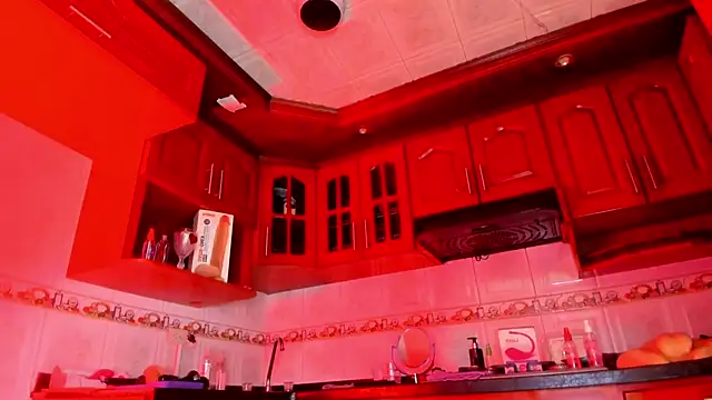 LaureenHills online show from February 2025 03:20:01 AM