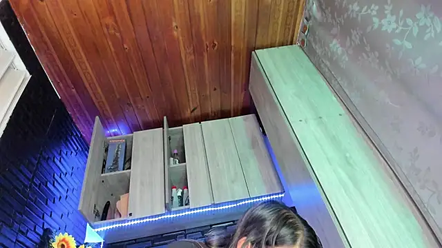 LaureenHills online show from October 2025 03:36:01 AM