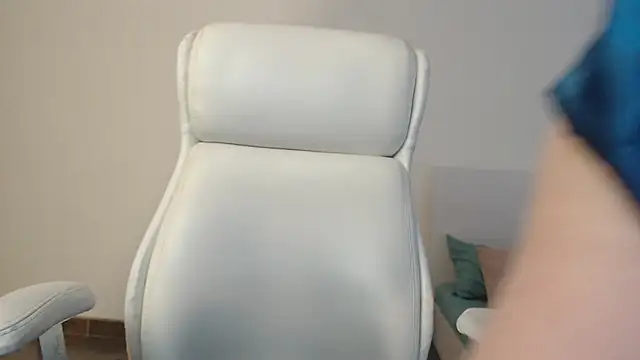 missdaniels online show from March 2025 04:18:01 PM