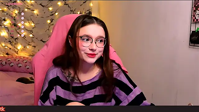 Snapshot of me__hanna chatting on January 2025 07:44:02 PM me hanna online show from January 2025 07:44:02 PM