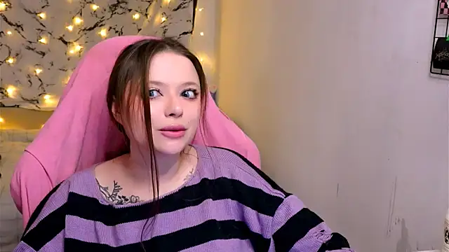 Snapshot of me__hanna chatting on February 2025 11:30:02 PM me hanna online show from February 2025 11:30:02 PM