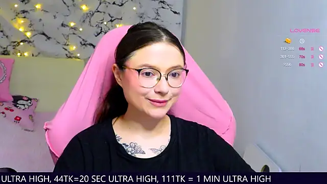 Snapshot of me__hanna chatting on March 2025 11:42:02 PM me hanna online show from March 2025 11:42:02 PM