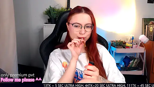 Snapshot of me__hanna chatting on October 2025 10:28:02 PM me hanna online show from October 2025 10:28:02 PM