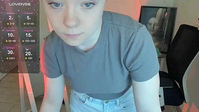 Florence meow online show from April 2026 06:24:01 AM