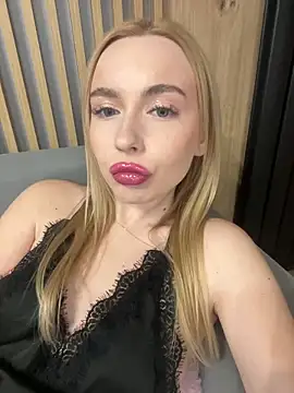 Snapshot of Nicole_blonde0 chatting on February 2025 07:41:02 PM Nicole blonde0 online show from February 2025 07:41:02 PM