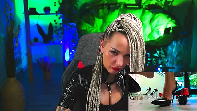 MonicaMaxwel online show from March 2025 06:11:01 PM