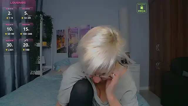 HelgaHimmell online show from December 2024 04:16:02 PM