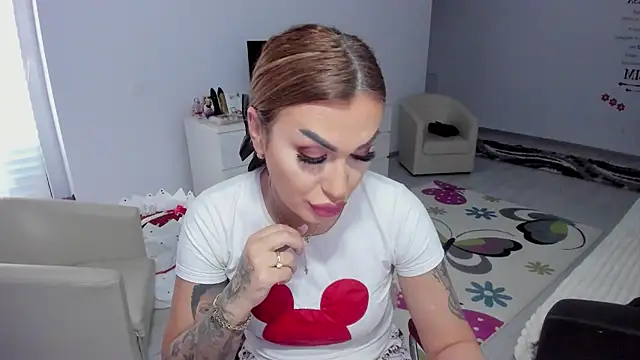 GlossyDiamondX online show from February 2025 06:28:01 AM