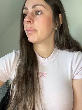 Snapshot of Loella-Rose chatting on April 2026 07:22:01 AM Loella-Rose online show from April 2026 07:22:01 AM