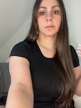 Snapshot of Loella-Rose chatting on April 2026 10:58:01 AM Loella-Rose online show from April 2026 10:58:01 AM